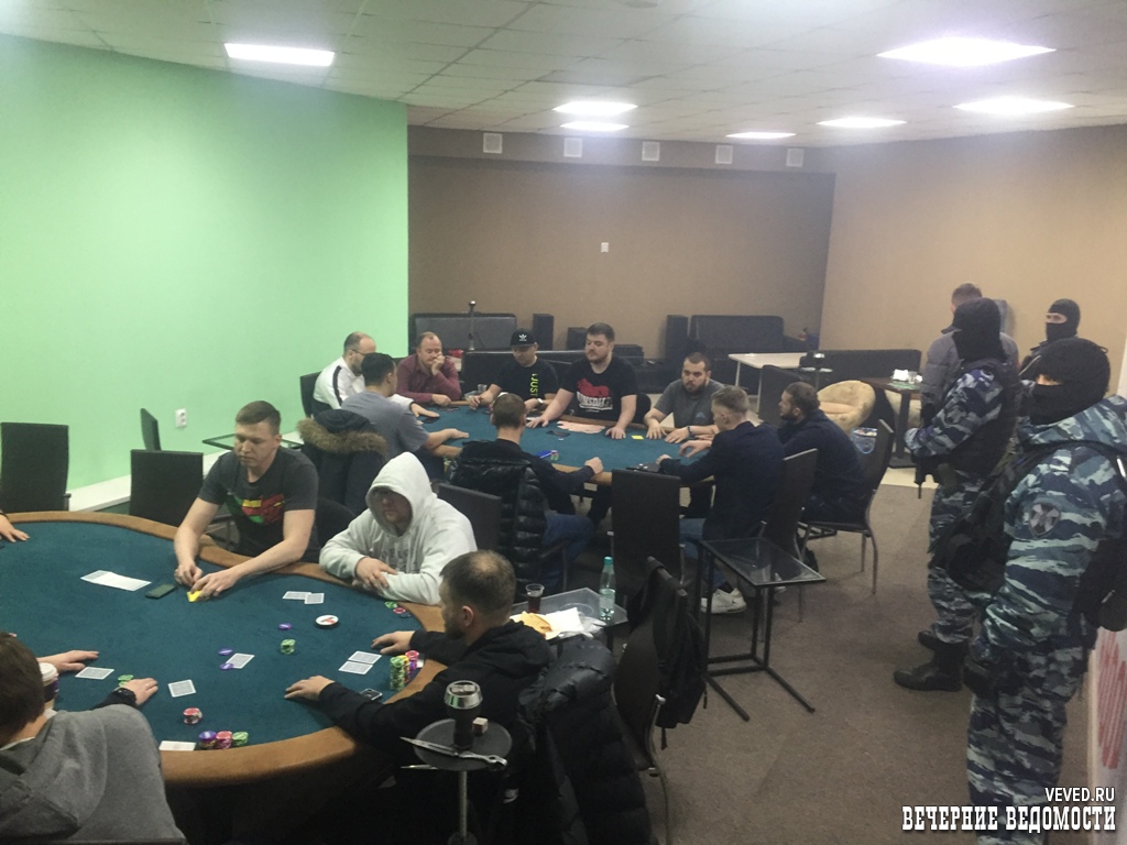 В Екатеринбурге оперативники УЭБиПК и бойцы ОМОН закрыли покерный клуб на месте бывшего фитнес-центра