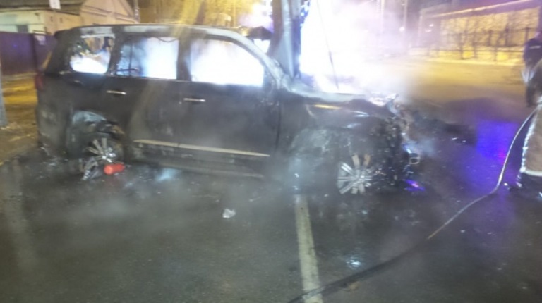 В Екатеринбурге Lexus насмерть сбил человека и загорелся