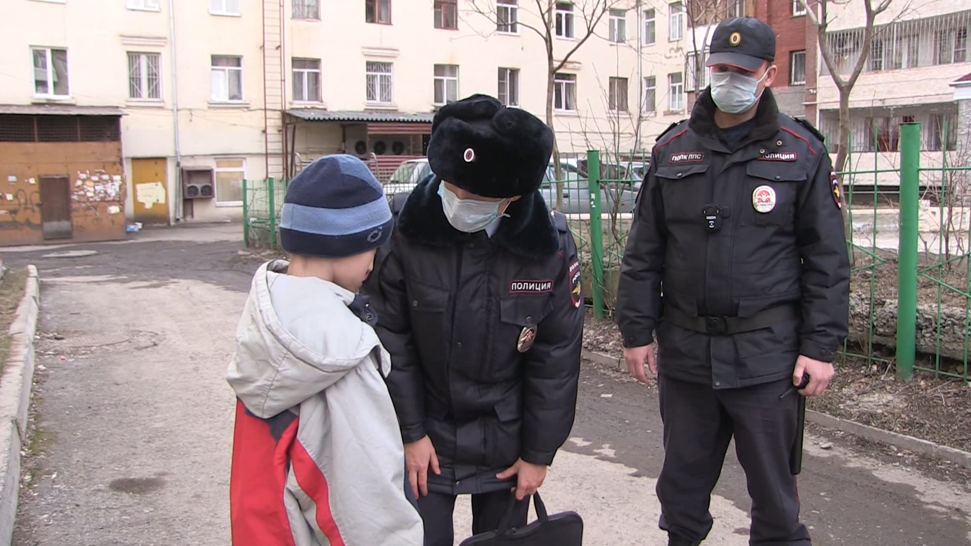 Полиция Екатеринбурга будет отлавливать подростков, нарушающих рекомендацию находиться дома 