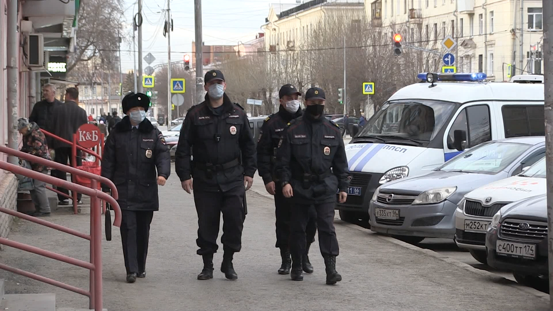 Улица полиции. Полицейский на улице. Полицейский рейд. Полиция Екатеринбург.