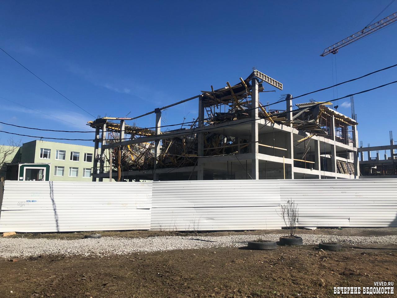 В Екатеринбурге двое рабочих пострадали при обрушении перекрытий строящейся школы