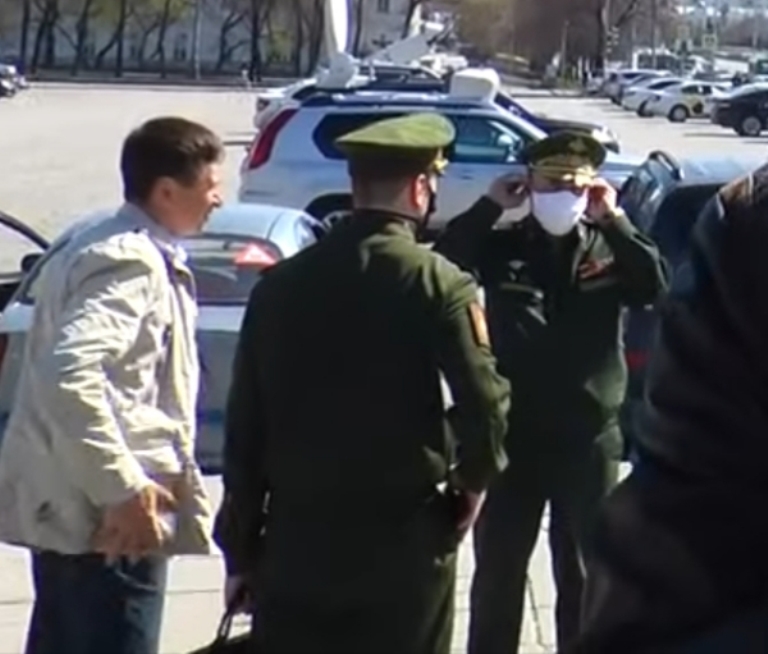 Свердловские чиновники нарушают масочный режим Куйвашева
