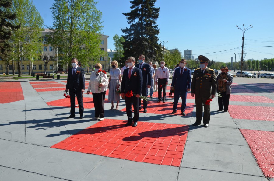 Председатель гордумы Екатеринбурга и депутаты почтили память героев Великой Отечественной войны