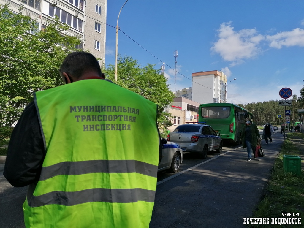 Инспекторы ГИБДД под видом пассажиров проверили маршрутки в Екатеринбурге (ФОТО) 