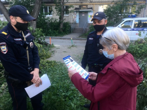 В Екатеринбурге полицейские рассказали гражданам, как не стать жертвой мошенников
