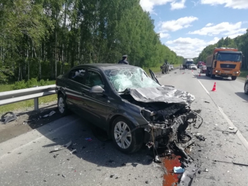 На дороге Екатеринбург - Тюмень произошло жуткое смертельное ДТП
