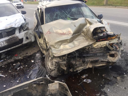 В Екатеринбурге столкнулись три автомобиля