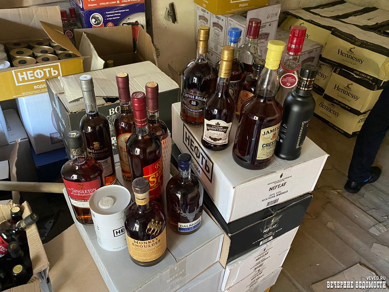 На окраине Екатеринбурга нашли склад с крупной партией контрафактного спиртного