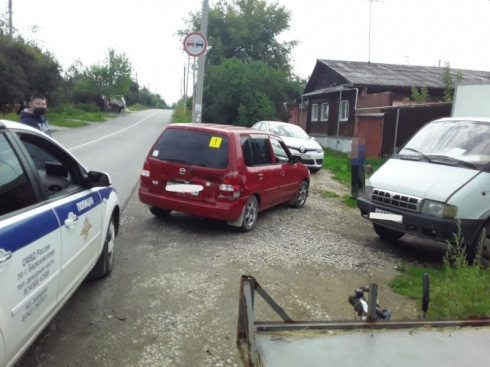 В Березовском 10-летний мальчик угнал иномарку