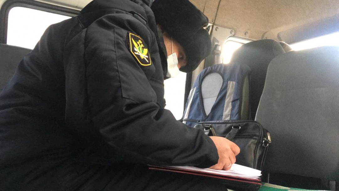 Инспекторы ГИБДД и приставы искали должников в Екатеринбурге