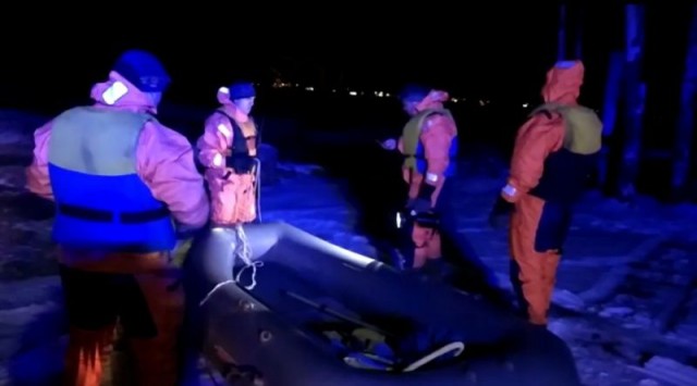 Свердловские спасатели эвакуировали рыбака с озера Исетское