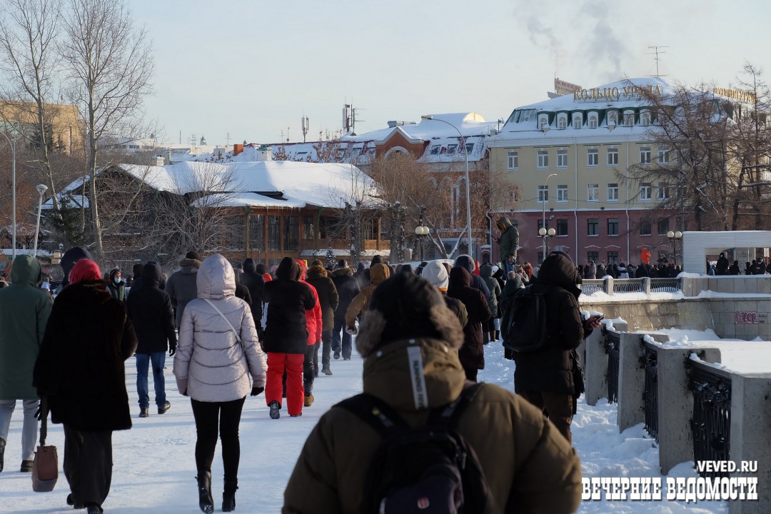 «Нам не холодно!», «Аквадискотека!»: Как прошла крупнейшая за последние годы протестная акция в Екатеринбурге