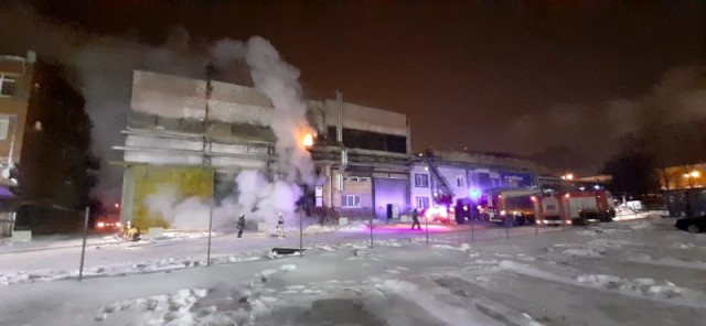 В Екатеринбурге горит промзона около завода «Пепси»
