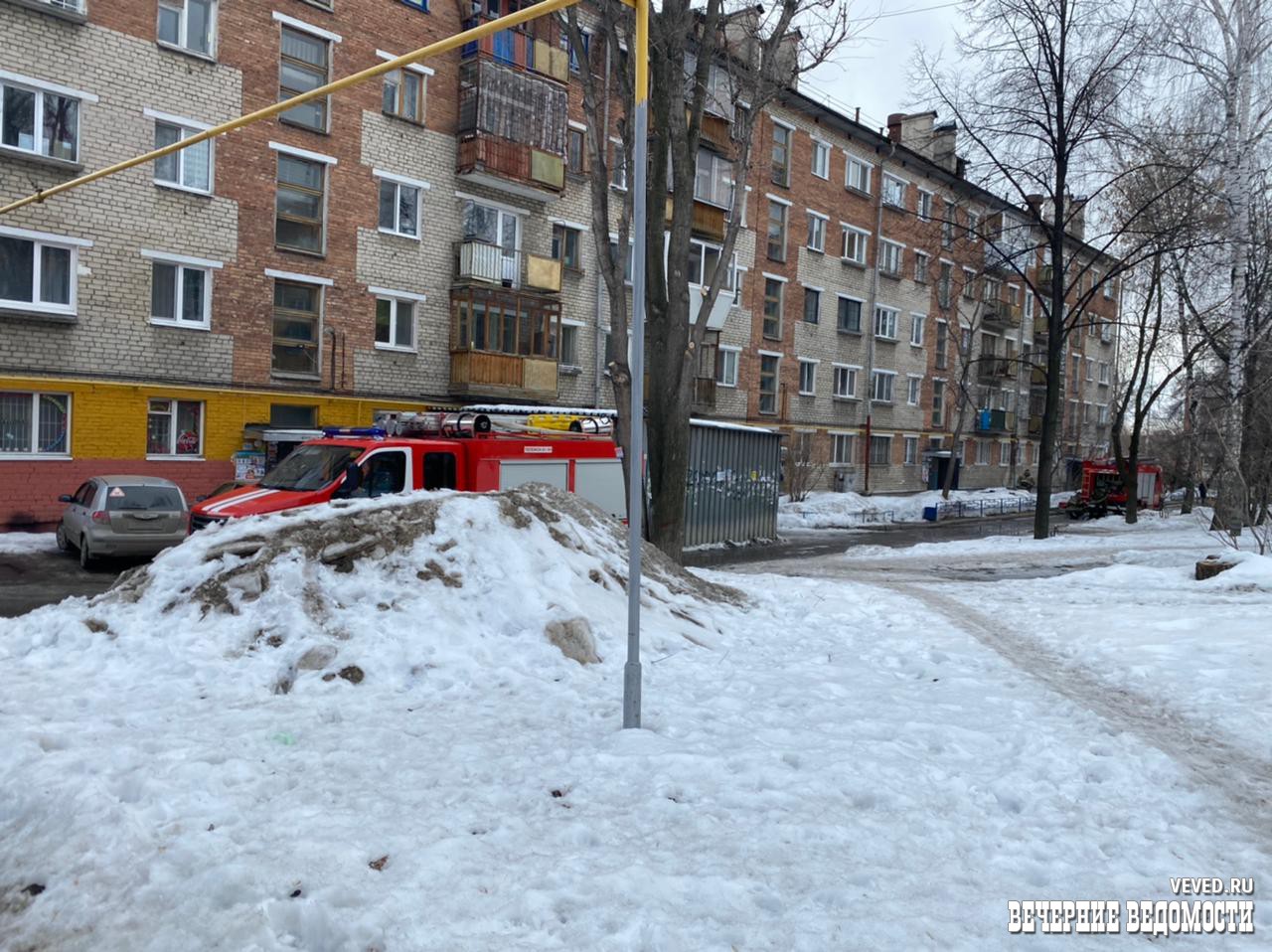 В жилом доме на улице Одинарка в Екатеринбурге произошёл пожар