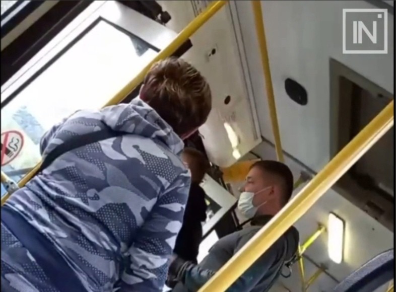 В Екатеринбурге в автобусе произошел очередной конфликт из-за масок