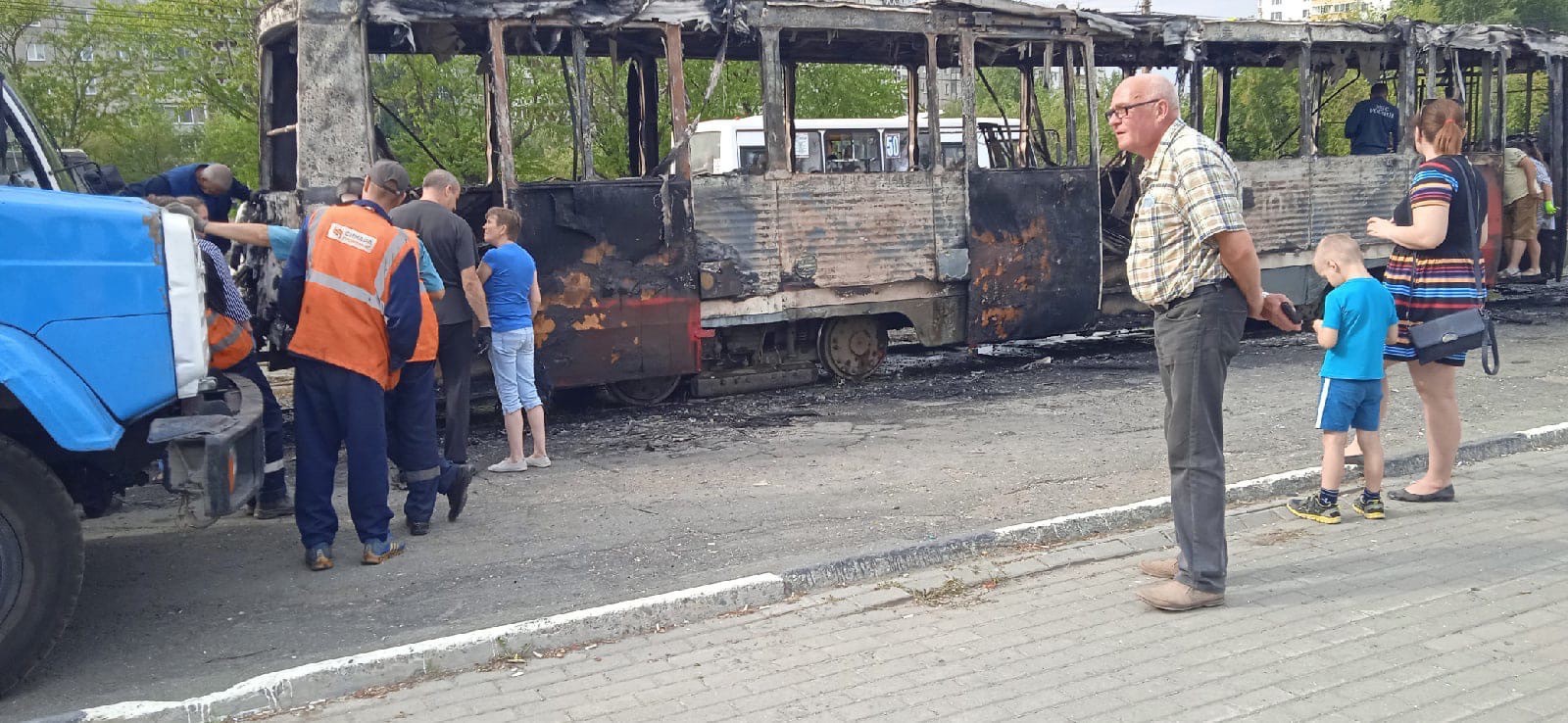 Трамвай Нижний Тагил сгорел. Нижний Тагил трамвай ГАЗ пожар. Загорелся трамвай в Нижнем Новгороде сегодня. Трамвай внежнем Тагиле затопило Вад.
