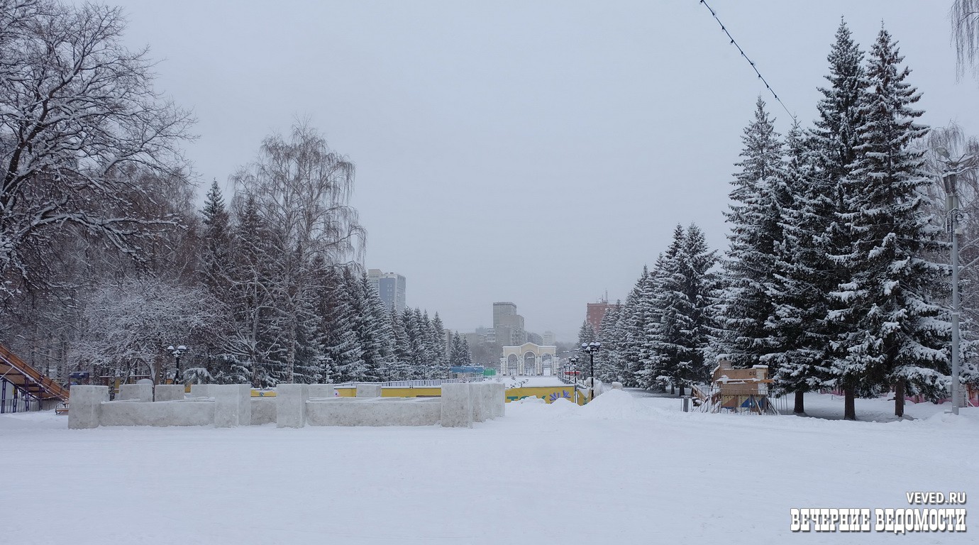 Екатеринбург парки зимой. Парк Маяковского ЕКБ зимой. Макаровский парк Екатеринбург зимой.