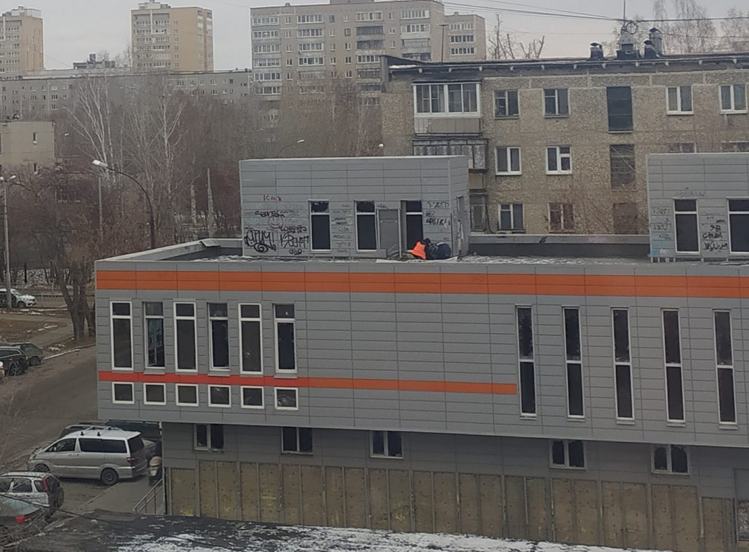 Мародёры стали активно растаскивать здания и сооружения Екатеринбурга на металлолом
