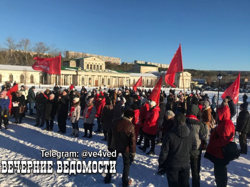 В Каменске-Уральском проходит акция протеста против QR-кодов