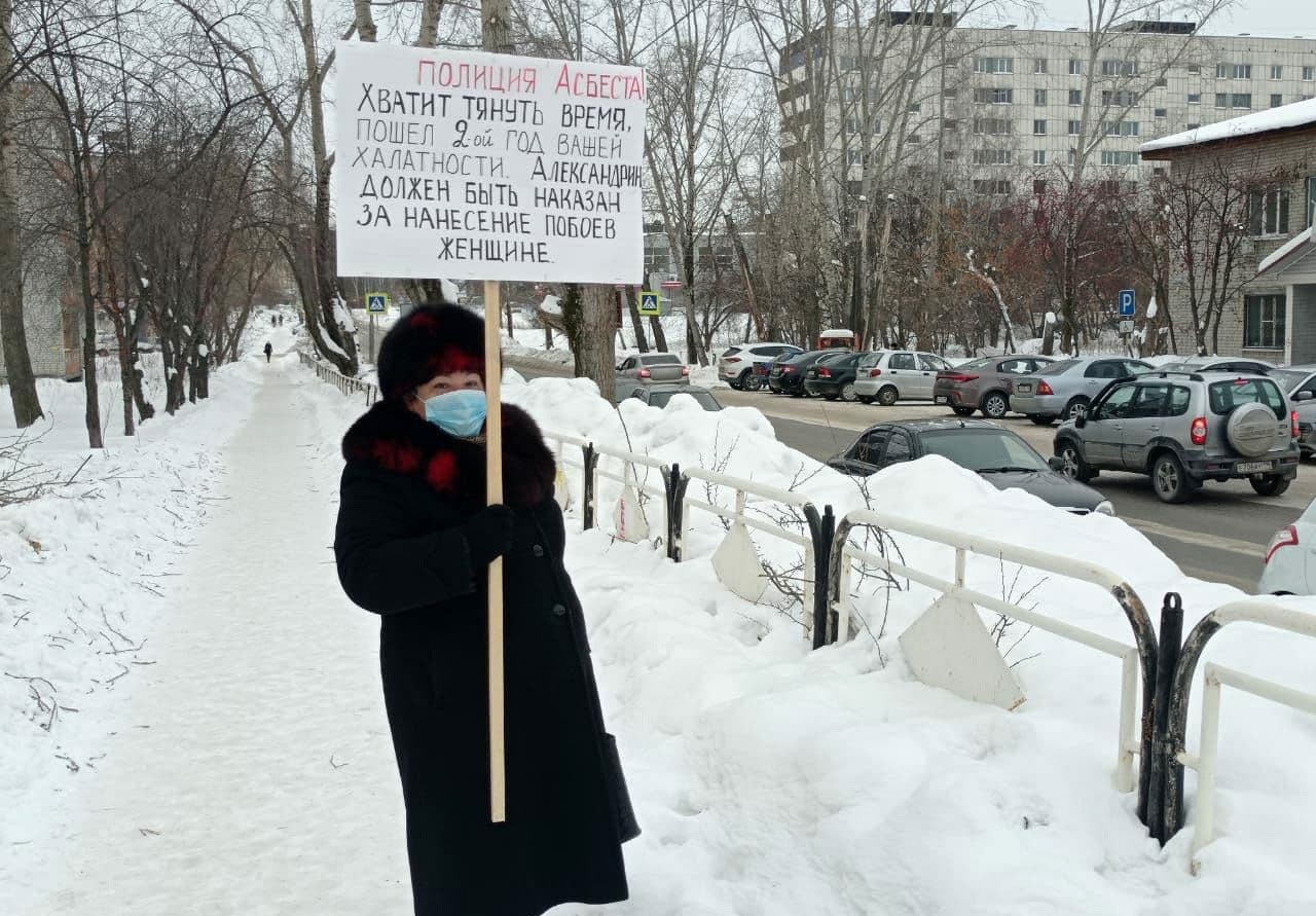 Смелая пикетчица потребовала от полиции Асбеста наказать единоросса-драчуна  » Вечерние ведомости