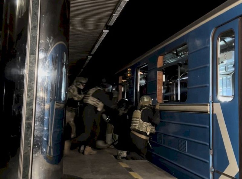 ФСБ провела антитеррористические учения в метро Екатеринбурга