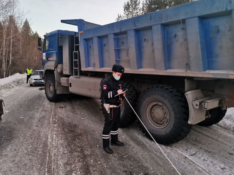 В ДТП в Свердловской области погибли водитель и пассажир легковушки