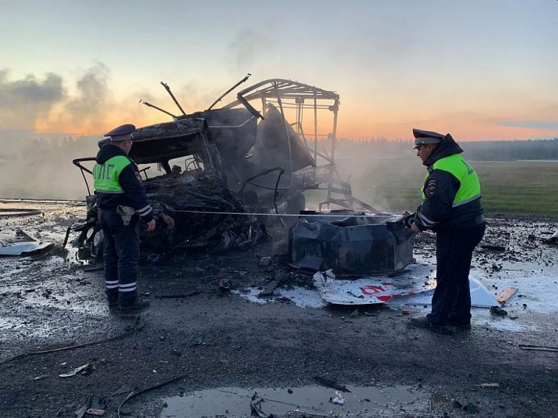 Водитель сгорел в машине после ДТП с грузовиками на трассе Екатеринбург – Тюмень
