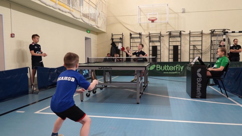 «Святогор» поддержал юных теннисистов школе посёлка Баранчинский новым спортивным инвентарём