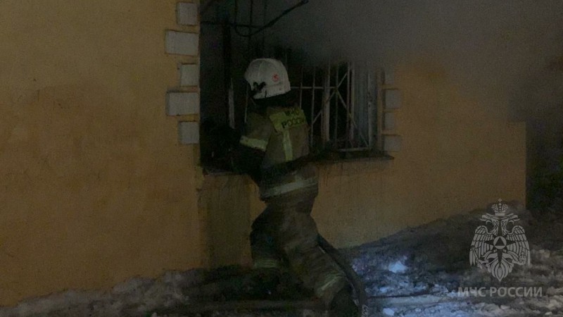 Из горящего дома в Екатеринбурге спасли пять человек