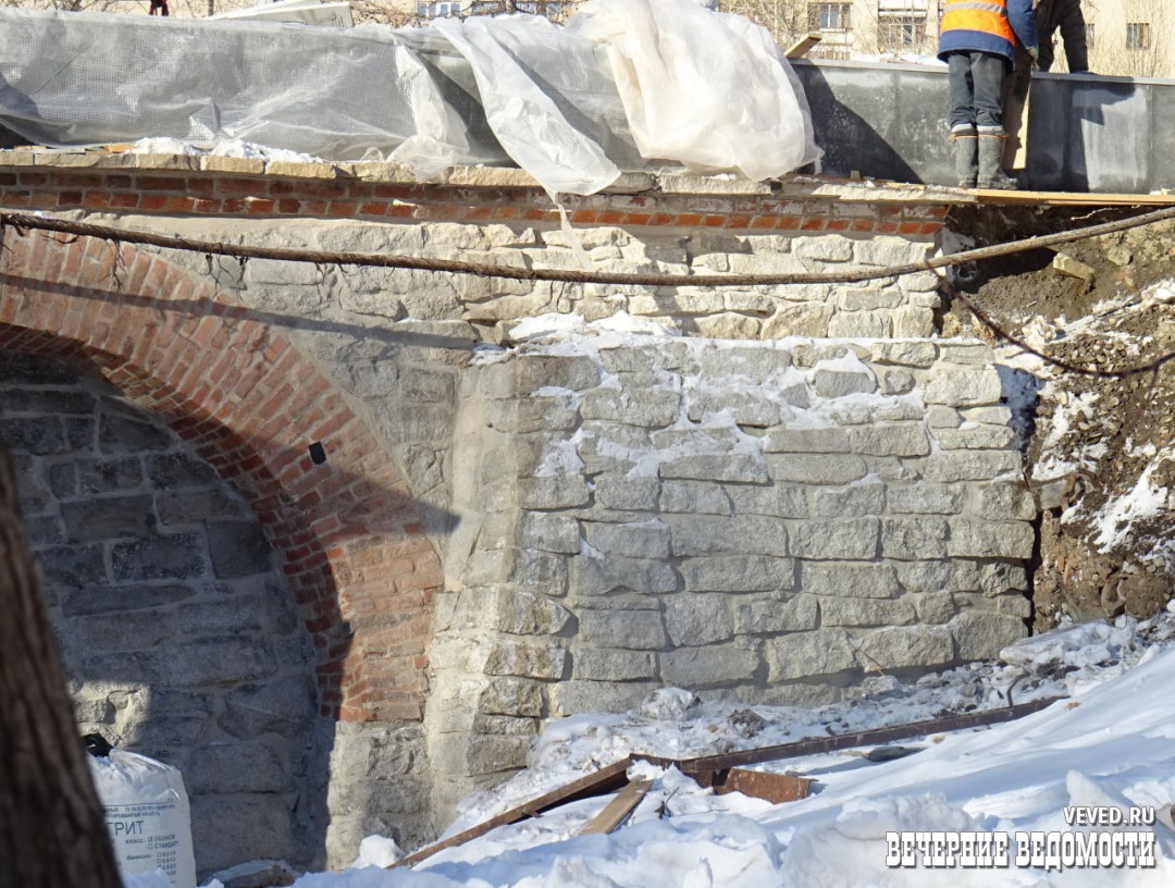 В Екатеринбурге завершается реставрация старинной плотины