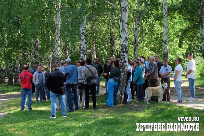 В Екатеринбурге члены ИК вышли на акцию против ДЭГ в Свердловской области