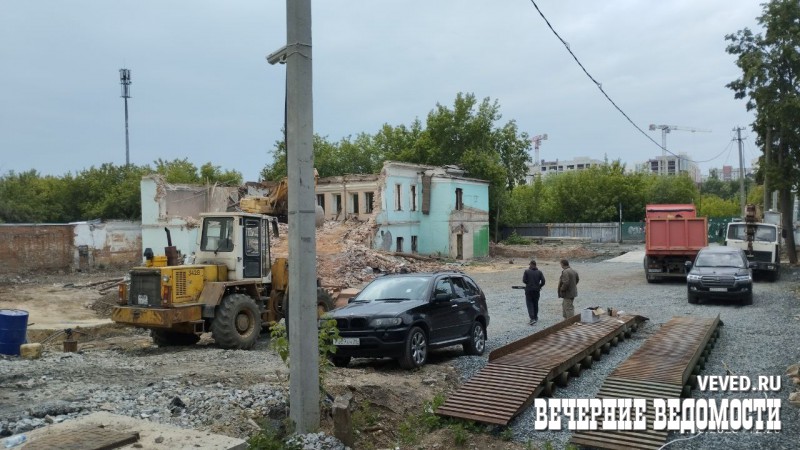В Екатеринбурге завершают снос усадьбы Беленькова