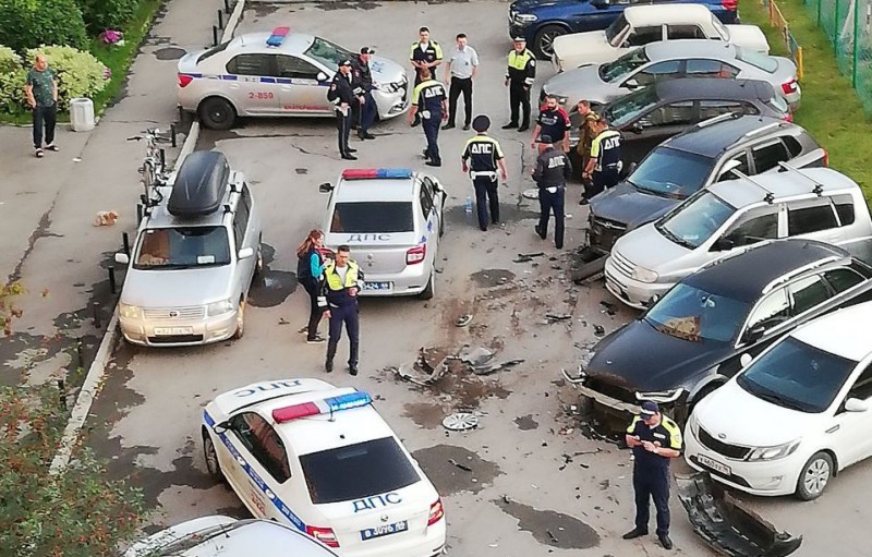Погоня со стрельбой в Екатеринбурге закончилась разбитыми автомобилями