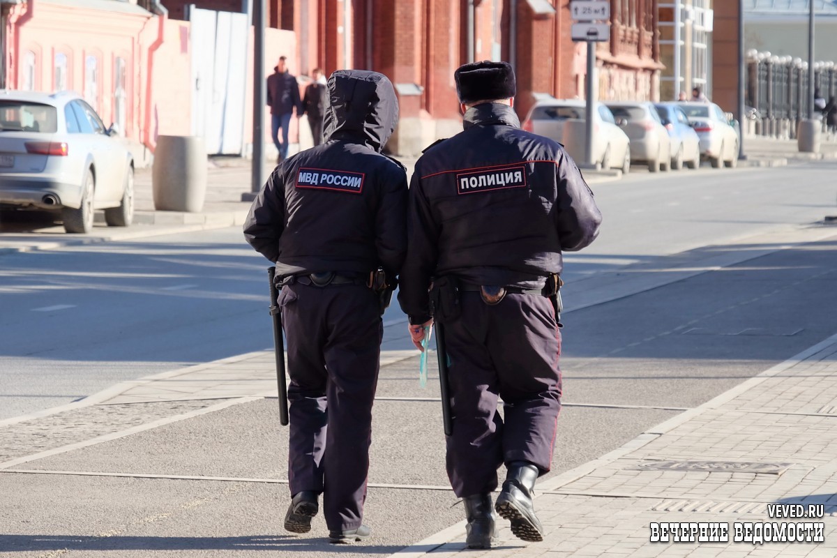 В Екатеринбурге за последние две недели из полиции уволились полсотни  человек » Вечерние ведомости