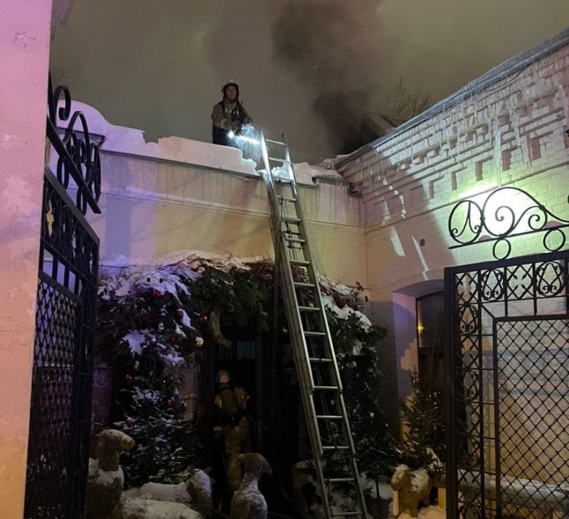 Отреставрированный 7 лет назад памятник горел в предновогодний вечер в Екатеринбурге