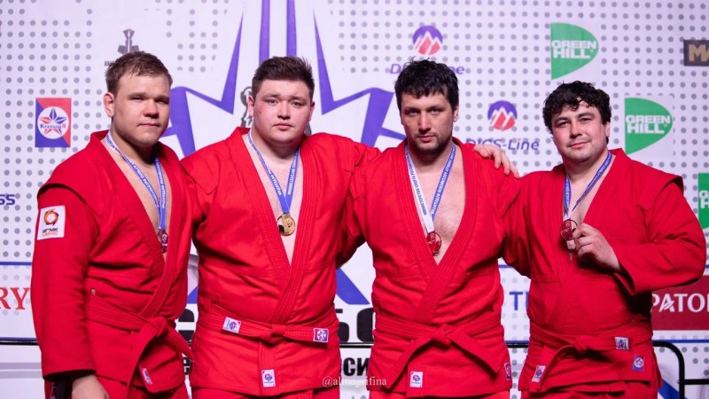 Медали всех достоинств завоевали спортсмены верхнепышминского клуба самбо на чемпионате России в Брянске